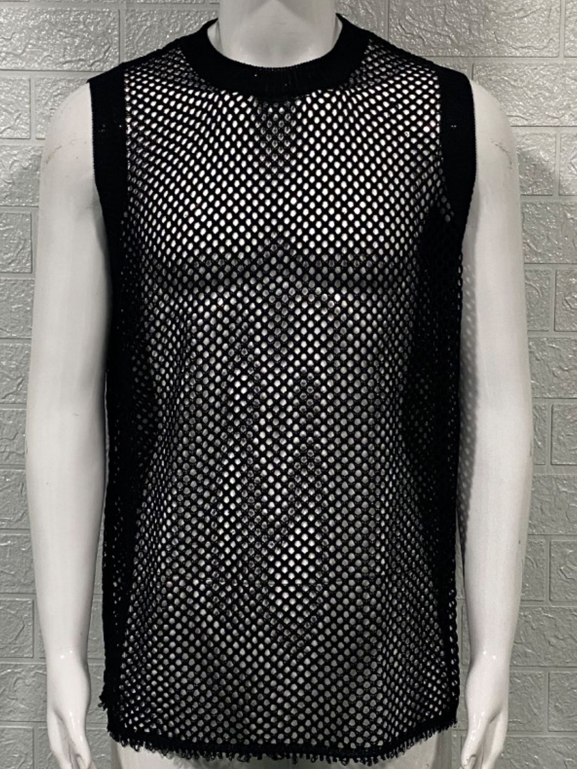 Men's Round Neck Hollow Out Sleeveless Knit Top