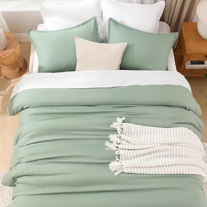 Litanika Oversized King Comforter Set 120x98, 3 Pieces Sage Green Lightweight Solid Bedding Set, All Season Fluffy Bed Set Quilt Blanket (1 Comforter & 2 Pillowcases)