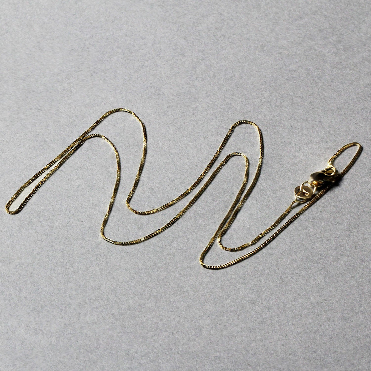 Chaîne classique en or jaune 10 carats (0,45 mm)