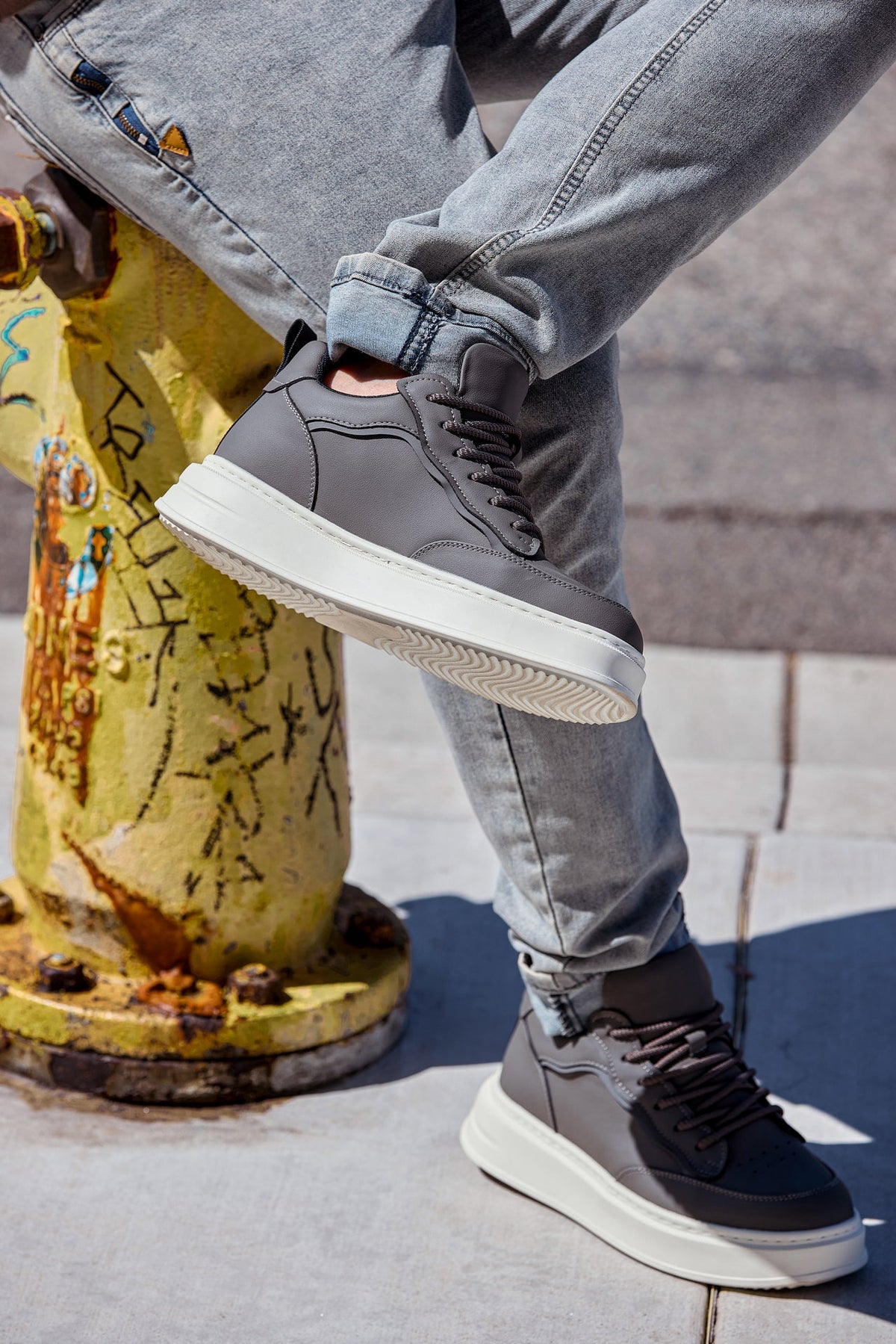 CALTO - Q432 - 2.6 Inches Taller Lightweight (Grey/White Sole) - Chunky Sole Sneakers