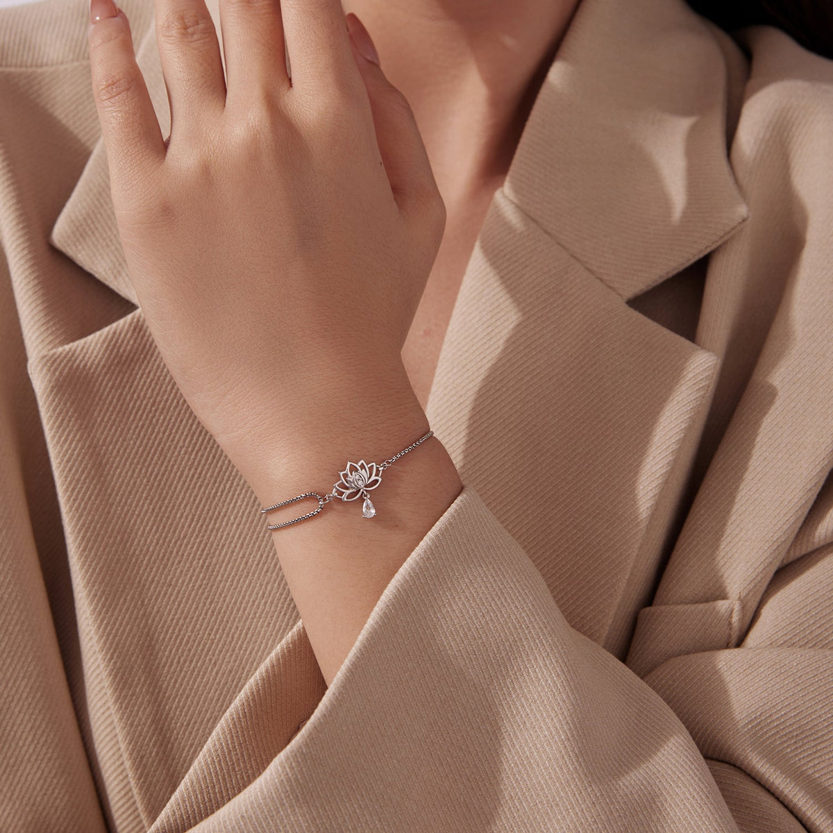 Bracelet chaîne réglable en argent sterling 925 avec placage en or blanc et oxydes de zirconium pour femme