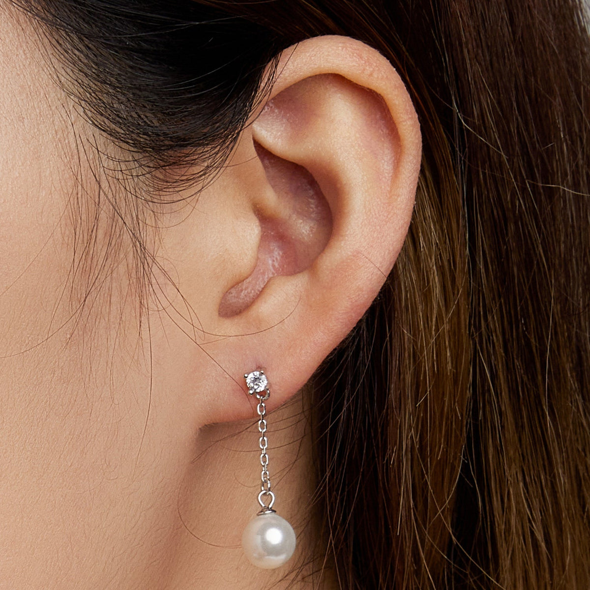 Boucles d'oreilles en argent sterling 925 avec pavé de zirconiums et perles de coquillage de qualité