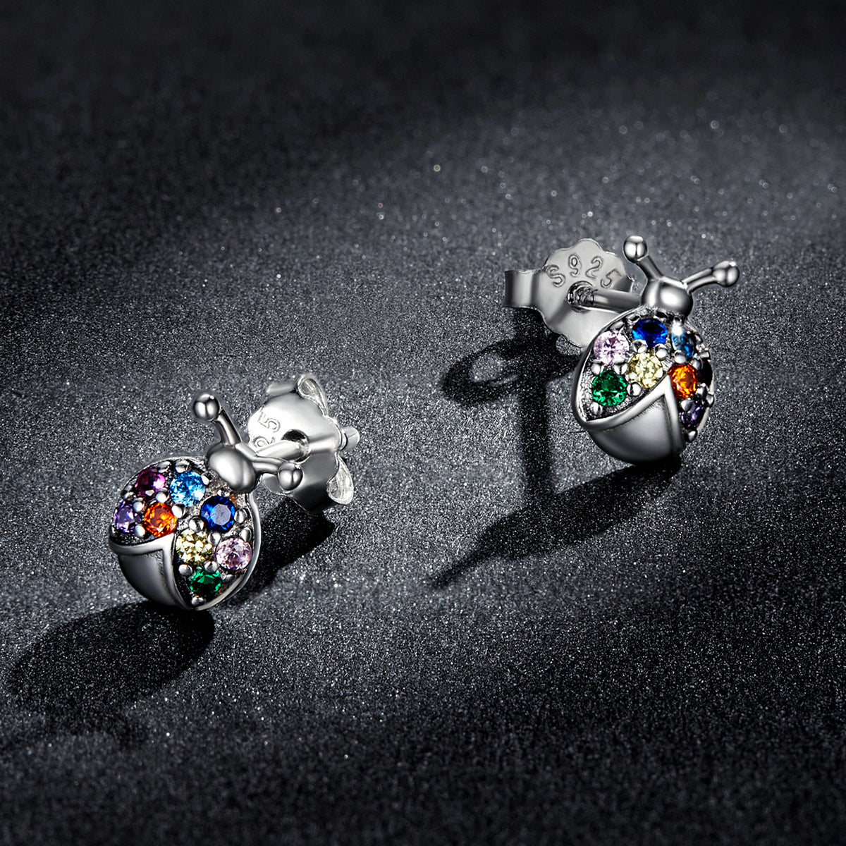 Boucles d'oreilles en argent sterling 925 avec finition oxydée et pavé de zircones cubiques