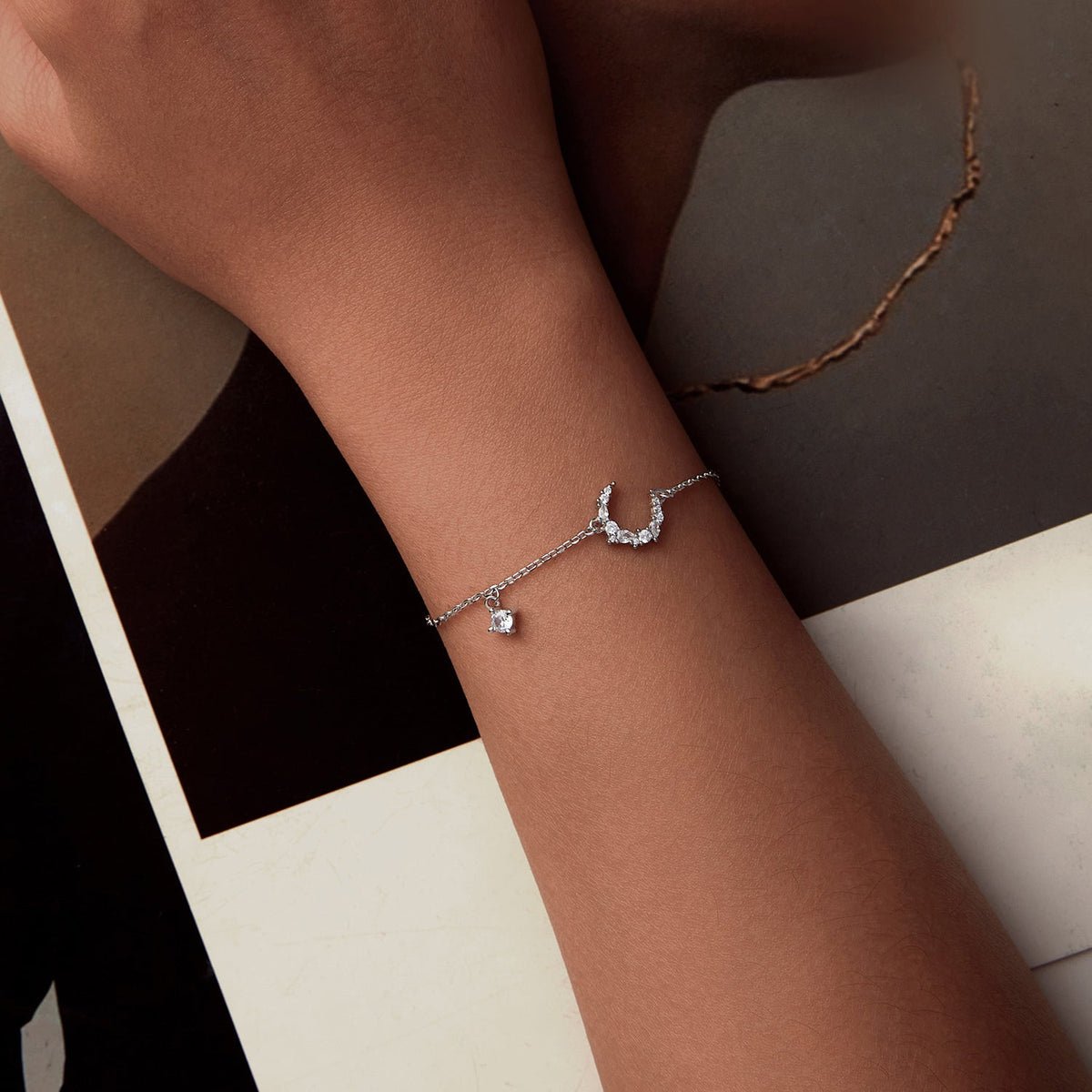 Bracelet en argent sterling 925 avec zircons cubiques et placage or blanc, longueur 150 mm pour femmes