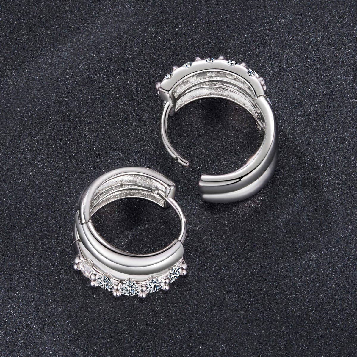 Boucles d'oreilles en argent sterling 925 plaqué or blanc avec moissanite de 0,06 carat pour femme