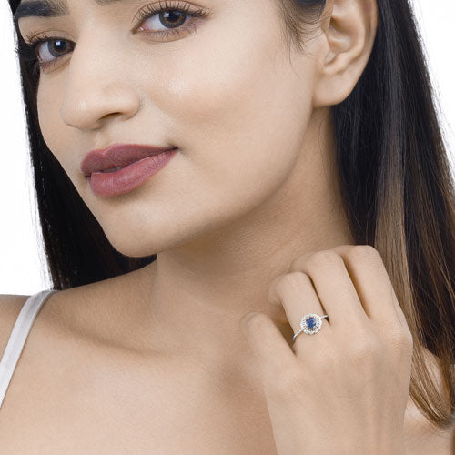 Bague en or blanc 14 carats avec saphir bleu véritable de 0,72 carat et diamants blancs