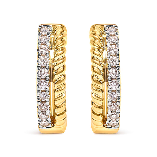 Boucles d'oreilles créoles « Huggy » torsadées en or jaune 10 carats avec diamant 1/10 carat (couleur H-I, pureté I1-I2)