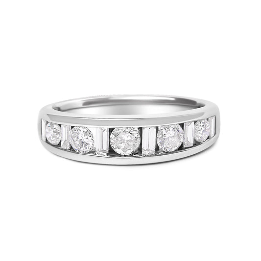 Bague en or blanc 14 carats avec diamants ronds et baguettes sertis rail de 1,0 carat alternés