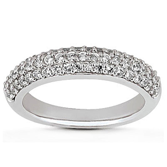 Alliance de mariage en or blanc 14 carats, sertie de diamants micropavé sur triple rangée.