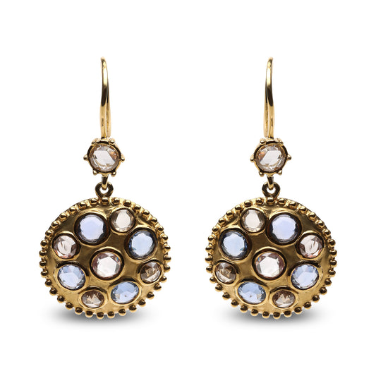Boucles d'oreilles pendantes médaillon en or jaune 18 carats avec grappe de diamants et saphirs bleus sertis clos (couleur marron et G-H, pureté SI1-SI2)