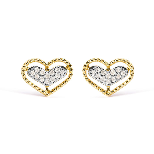 Boucles d'oreilles clous en or jaune 10K en forme de cœur et halo perlé avec diamants 1/10 Cttw (Couleur I-J, Pureté I1-I2)