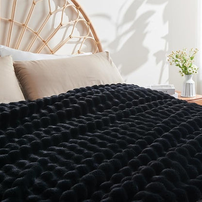 NEWCOSPLAY Faux Fur Twin Blanket Black Bubble Blanket Thick Warm Soft for Couch Sofa Bed 550GSM (Black, Twin(60"x80"))