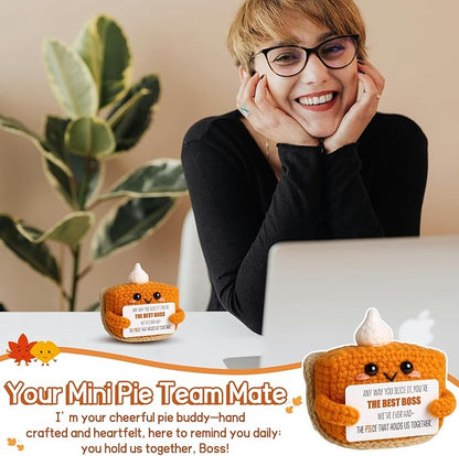 Crochet Pumpkin Pie Gift Idea for Boss – Funny Handmade Appreciation Plush with card “Best Boss” – Farewell Gifts for Women Men, Office Desk Decor, Mini Thank You Token for Manager, Supervisor, Leader