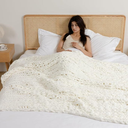 WESHIONGOO Chunky Knit Throw Blanket 50"×60" Knitted Throw Blankets for Couch Bed Fluffy Soft Blanket with Jumbo Chenille Yarn Thick 100% Handmade (Cream White)