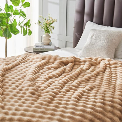 NEWCOSPLAY Faux Fur Throw Blanket Brown Bubble Blanket Thick Warm Soft for Couch Sofa Bed 550GSM (Brown, Throw(50"x60"))