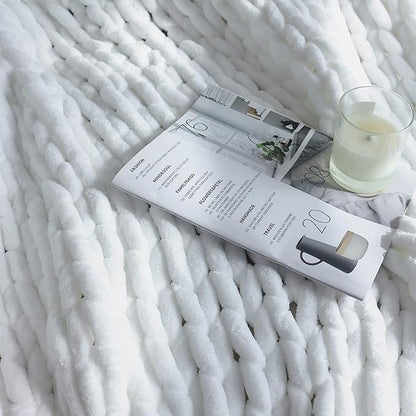 Maetoow Chenille Chunky Knit Blanket Throw （40×50 Inch）, Handmade Warm & Cozy Blanket Couch, Bed, Home Decor, Soft Breathable Fleece Banket, Christmas Thick and Giant Yarn Throws, White