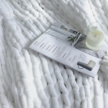 Maetoow Chenille Chunky Knit Blanket Throw （60×80 Inch）, Handmade Warm & Cozy Blanket Couch, Bed, Home Decor, Soft Breathable Fleece Banket, Christmas Thick and Giant Yarn Throws，White