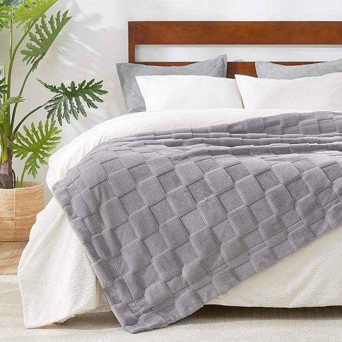 Cozy Bliss Checkered Large Faux Rabbit Fur Grey Twin Bed Blanket, Soft Fuzzy Fluffy Minky Furry Blankets for Couch, Bed, Adults (60 * 80 Inches Light Grey)