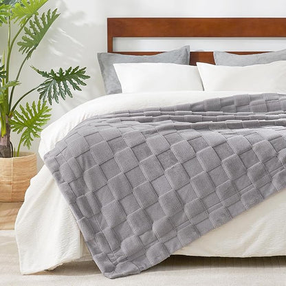 Cozy Bliss Checkered Large Faux Rabbit Fur Grey Twin Bed Blanket, Soft Fuzzy Fluffy Minky Furry Blankets for Couch, Bed, Adults (60 * 80 Inches Light Grey)