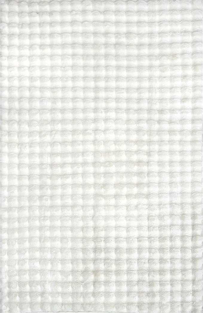 nuLOOM Jeni Solid Faux Rabbit Machine Washable Area Rug, Round 5, Off-White