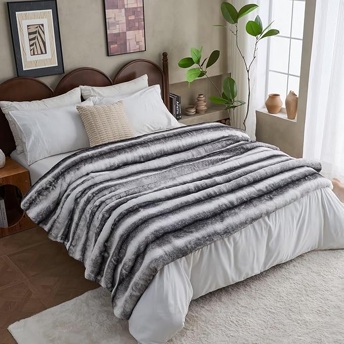 Luxury Faux Fur Blanket - Soft Warm Plush Blankets for Couch Sofa Bed, Fluffy Thick Throws for Bedroom, Office, Living Room, Decorative Reversible, Not Easy to shed- 50"x60", Black/White