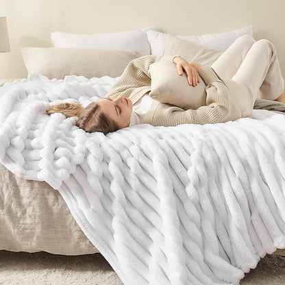 NEWCOSPLAY Super Soft Queen Blanket White Premium Silky Flannel Fleece 3D Ribbed Jacquard Lightweight Bed Blanket All Season Use (White Ribbed, Queen(90"x90"))
