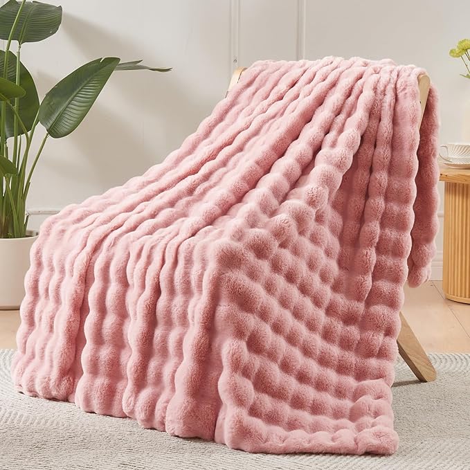 NEWCOSPLAY Faux Fur Queen Blanket Pink Bubble Blanket Thick Warm Soft for Couch Sofa Bed 550GSM (Pink, Queen(90"x90"))
