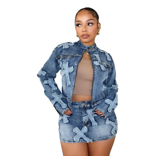 Conjunto de falda y chaqueta vaquera bordada