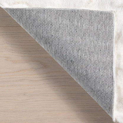 nuLOOM Jeni Solid Faux Rabbit Machine Washable Accent Rug, 3x5, Off-White