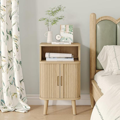 Alohappy Mid Century Modern End Table, Fluted Wood Nightstand with Sliding Tambour Door, Curved Round Edge Side Table with Storage Cabinet for Bedroom, Living Room, Natural Oak
