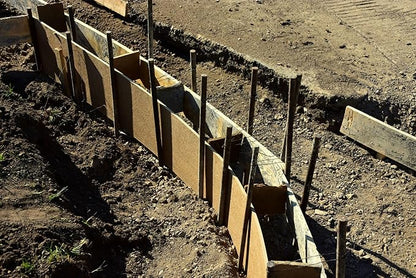 Sandbaggy Round Steel Concrete Form Stakes with Nail Holes - Rust Resistant Coating - Removable, Reusable (5, 3/4 in X 24 in)