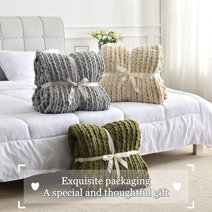 Maetoow Tighter Version Chenille Chunky Knit Blanket Throw （50×60 Inch）, Handmade Warm & Cozy Blanket Couch, Bed, Home Decor, Soft Fleece Banket, Boho Thick Blankets and Giant Yarn Throws，Light Grey