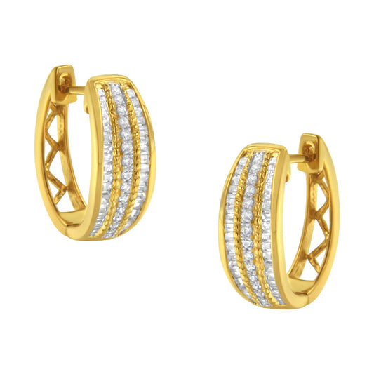 Boucles d'oreilles créoles modernes triple rang en or jaune 10K, serties pavé et rail de 3/4 Cttw de diamants (couleur I-J, pureté I2-I3)