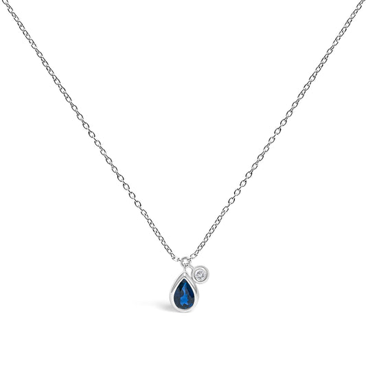 Pendentif charme en or blanc 14 carats, saphir bleu poire 6x4mm et accent diamant - 18"
