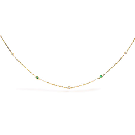 Collier alterné de 18 pouces en or jaune 14 carats, serti de stations d'émeraudes vertes et de diamants