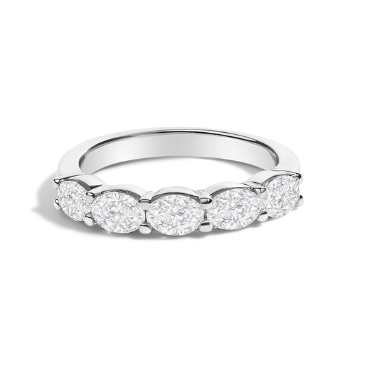 Bague en or blanc 14 carats, 1,25 carat total, ovale, sertie sur la largeur, de diamants de synthèse