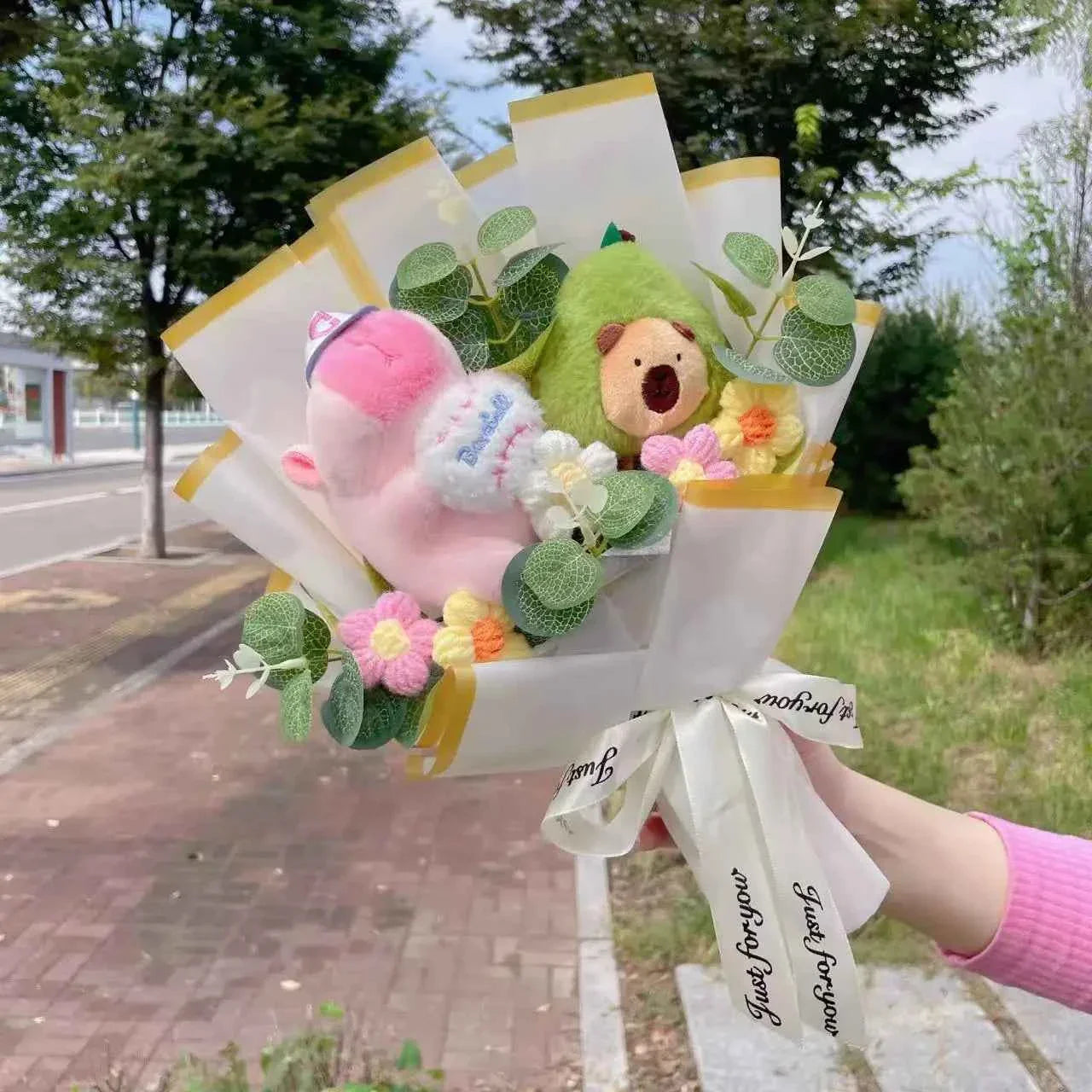 Kawaii Capybara Plush Bouquet (13.8 in) - Crochet Roses/Sunflowers Creative Gift