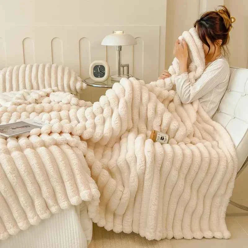 Faux Rabbit Fur Throw Blanket – Soft Warm All-Season Couch Blanket