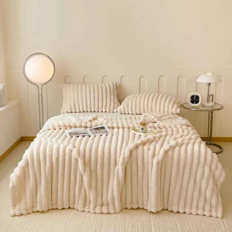 Faux Rabbit Fur Throw Blanket – Soft Warm All-Season Couch Blanket