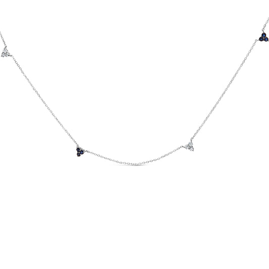 Collier en or blanc 14K avec trio de diamants et saphirs en grappe de 1/5 ct.