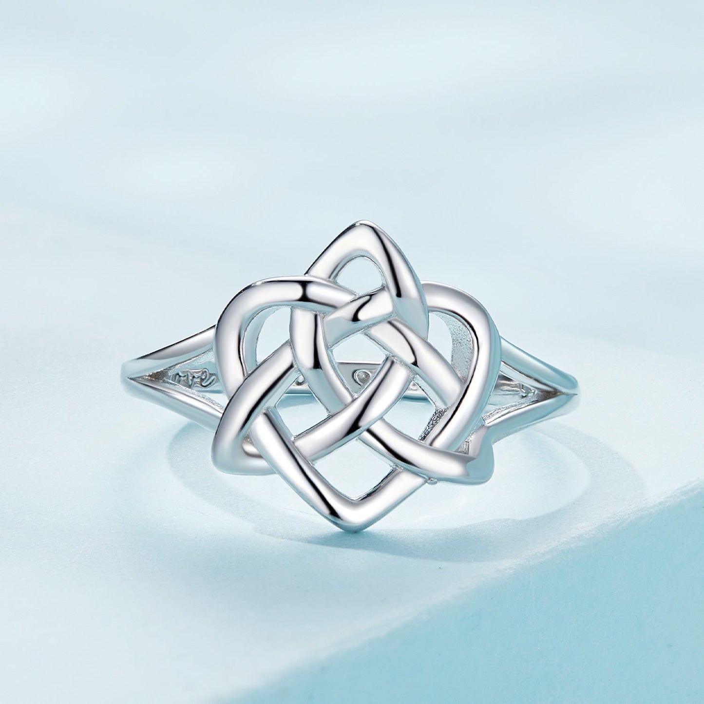 925 Sterling Silver Ring Size 6.0 with Platinum Plating