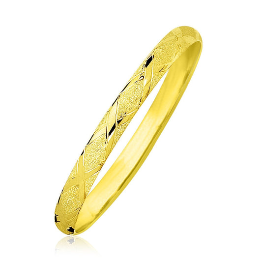Jonc texturé en or jaune 10 carats, motif diamant, fin et élancé