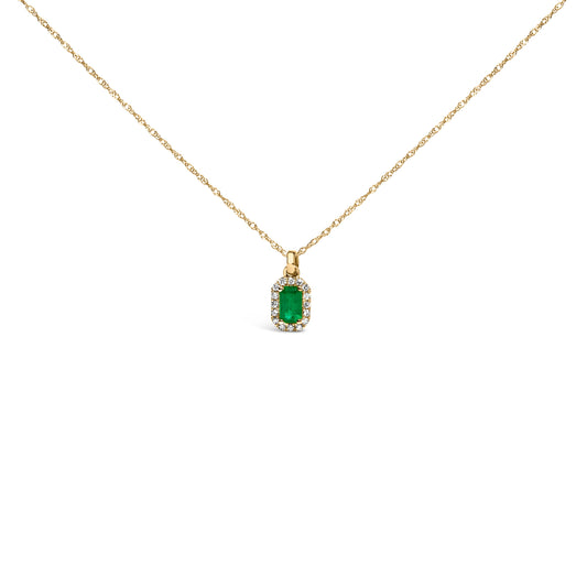 Collier en or jaune 10 carats avec pendentif octogonal en émeraude verte 5x3 mm et halo de diamants, chaîne de 18 po (couleur I-J, pureté I1-I2)