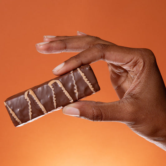 Barrita de chocolate y caramelo alta en proteínas